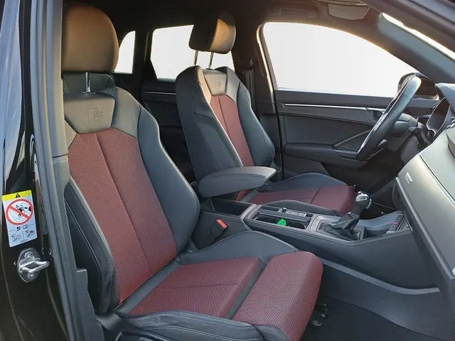 Audi Q3 35 TFSI S edition 2021 Hybride Benzine 41