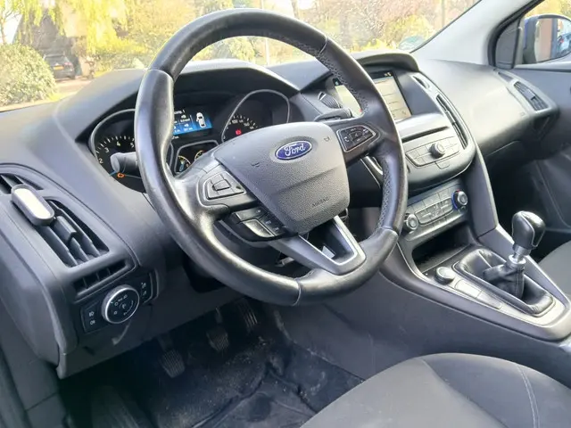 Ford Focus 1.0 Lease Edition, Start moeilijk 2017 Benzine 14