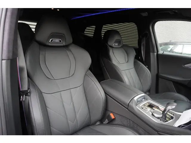 BMW XM 50e 2025 Hybride Benzine 4