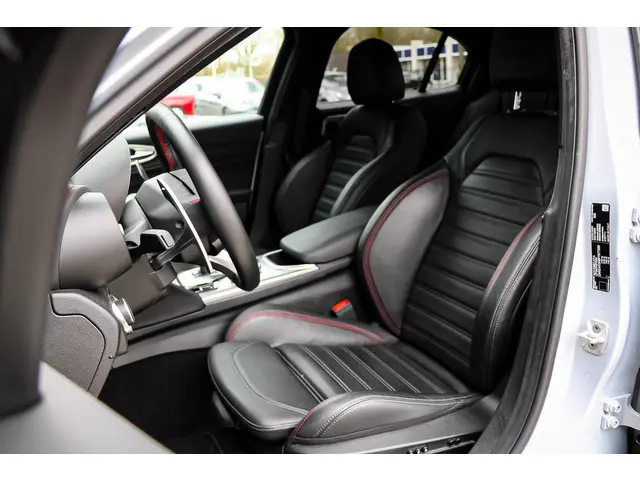 Alfa Romeo Giulia 2.0 Competizione 2023 Benzine 9