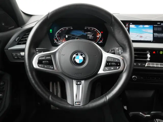 BMW 1 Serie 118i 2022 Benzine 2