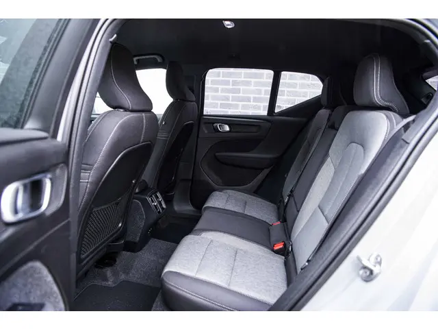 Volvo XC40 2.0 B4 Core 2024 Benzine 7