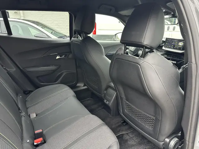 Peugeot 2008 1.2 Hybrid 145 PK GT 2025 Hybride Benzine 34