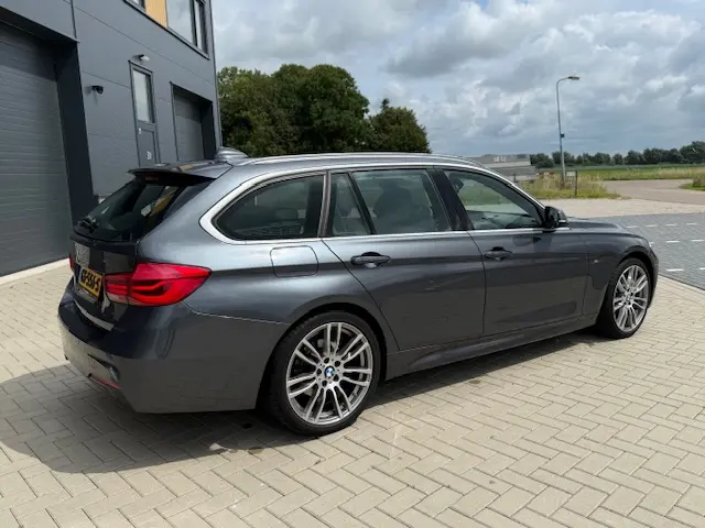 BMW 3 Serie Touring 330i xDrive M Sport 2015 Benzine 7