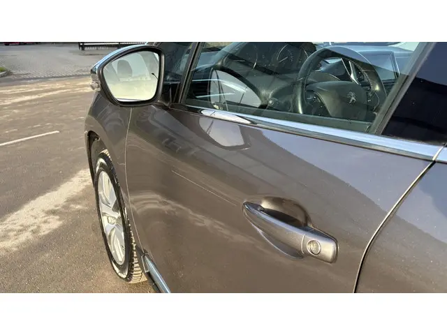 Peugeot 2008 1.2 PureTech Allure 2016 Benzine 7