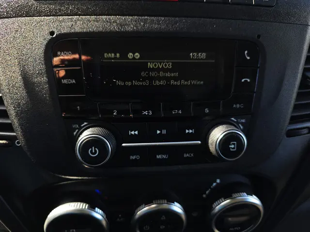 Iveco Daily 35S14V 2.3 352L H2 2023 Diesel 24