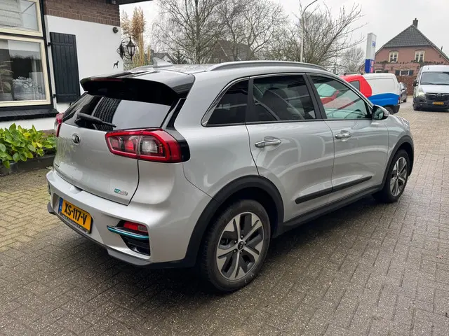 Kia e-Niro ExecutiveLine 64 kWh 2019 Elektrisch 3