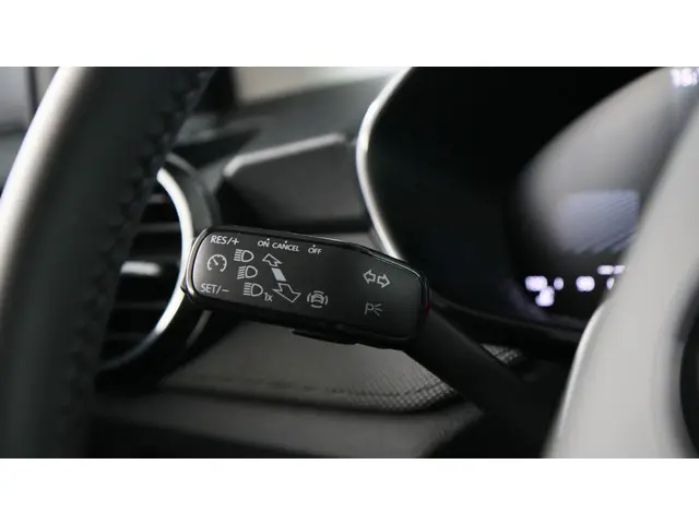 Škoda Fabia 1.0 TSI 95pk Selection 2024 Benzine 24