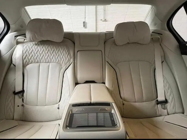 BMW 7 Serie 750Li xDrive High Executive 2017 Benzine 19