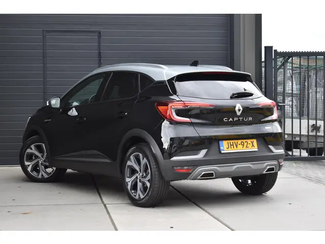 Renault Captur mild hybrid 160 EDC R.S. Line 2023 Benzine 8