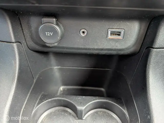 Citroën C3 1.2 PureTech ELLE 2017 Benzine 18