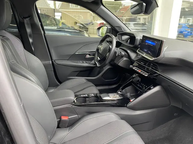 Peugeot 2008 1.2T Automaat 130pk GT 2024 Benzine 6