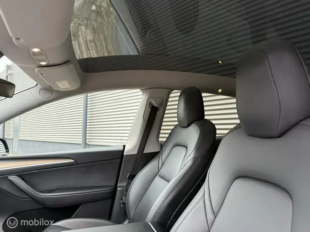 Tesla Model Y Long Range AWD 75 kWh 2021 Elektrisch 14