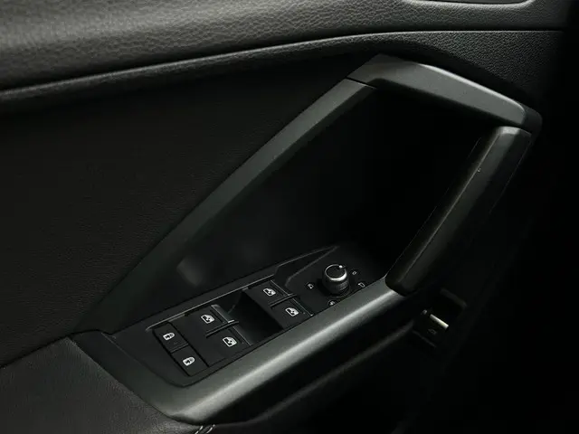 Audi Q3 45 TFSI e S edition 2023 Hybride Benzine 23