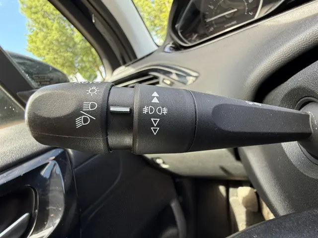 Peugeot 208 1.2 PureTech Blue Lease 2016 Benzine 21