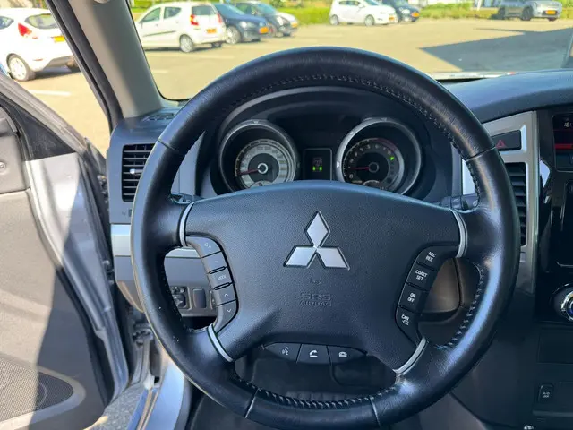 Mitsubishi Pajero 3.5 DI- Instyle 2016 Benzine 19