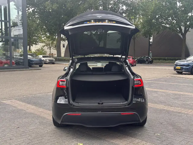 Tesla Model Y Performance AWD 75 kWh 2022 Elektrisch 8