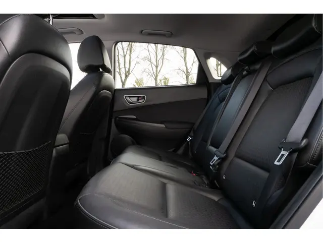 Hyundai Kona EV Premium 64 kWh SOH 93% 2019 Elektrisch 16