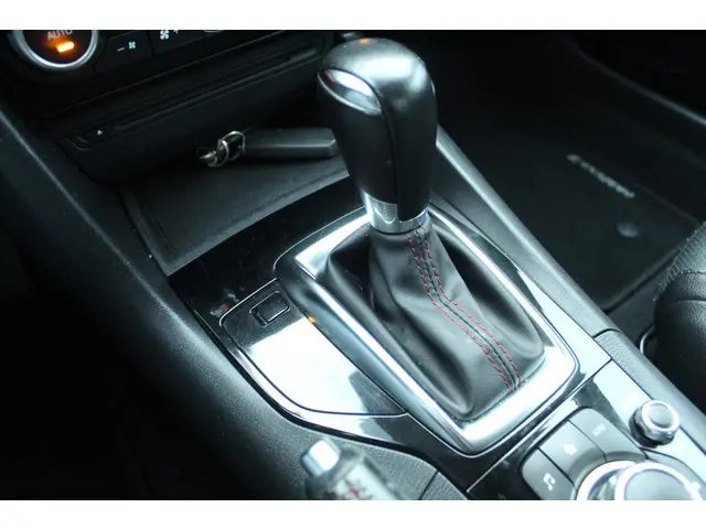 Mazda 3 2.0 GT-M//Bose//Automaat//Navi!! 2014 Benzine 18