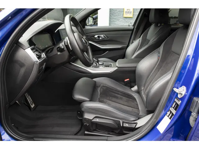 BMW 3 Serie 320i High Executive 2020 Benzine 12