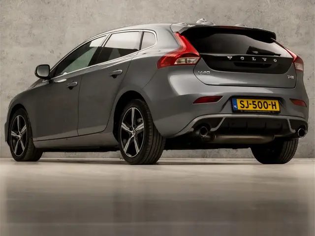 Volvo V40 2.0 T4 R-Design Sport 2018 Benzine 3