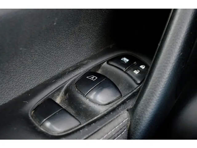 Nissan QASHQAI 1.2 Connect Edition 2015 Benzine 33