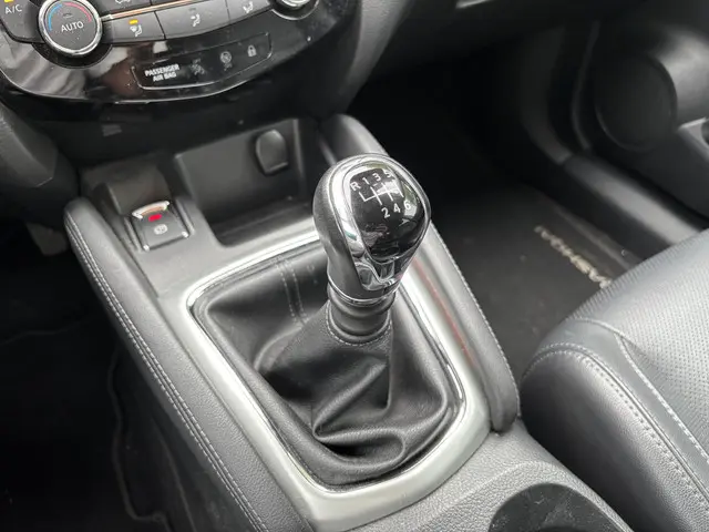 Nissan QASHQAI 1.2 Business Edition 2017 Benzine 25