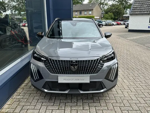 Peugeot 2008 1.2 Hybrid 145 GT 2025 Hybride Benzine 4