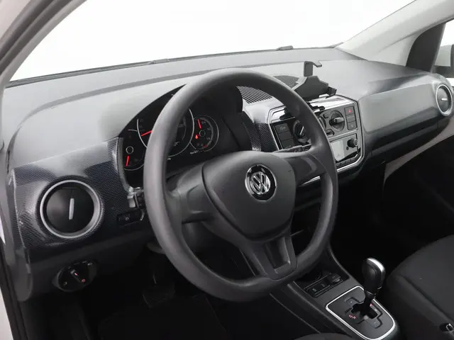 Volkswagen up! 1.0 BMT move up! AUTOM. 2018 Benzine 18