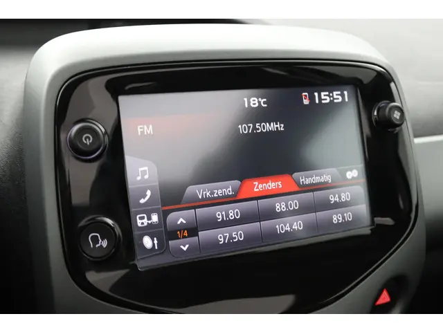 Toyota Aygo 1.0 VVT-i x-play cabrio 2021 Benzine 41