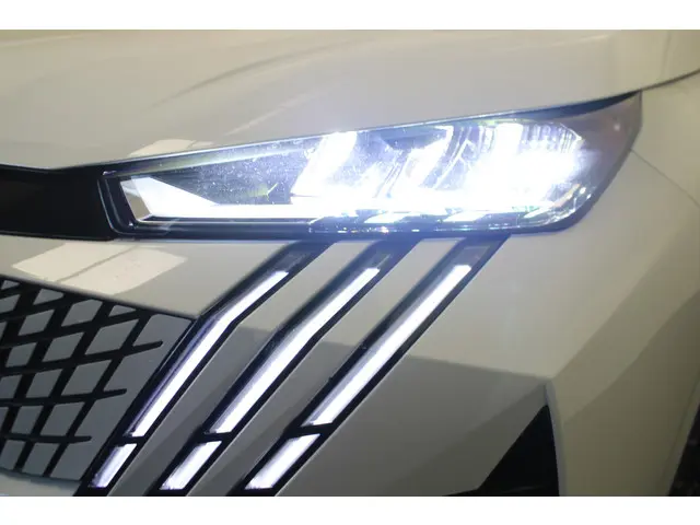 Peugeot 3008 1.2 Hybrid 145 Allure 2024 Hybride Benzine 18