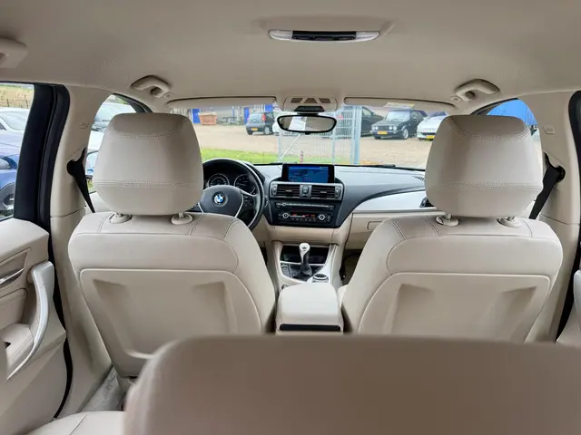 BMW 1 Serie 116i High Executive 2013 Benzine 35