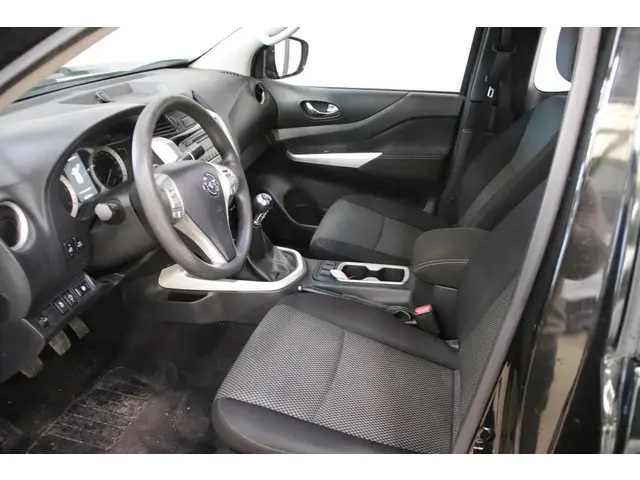Nissan Navara 3