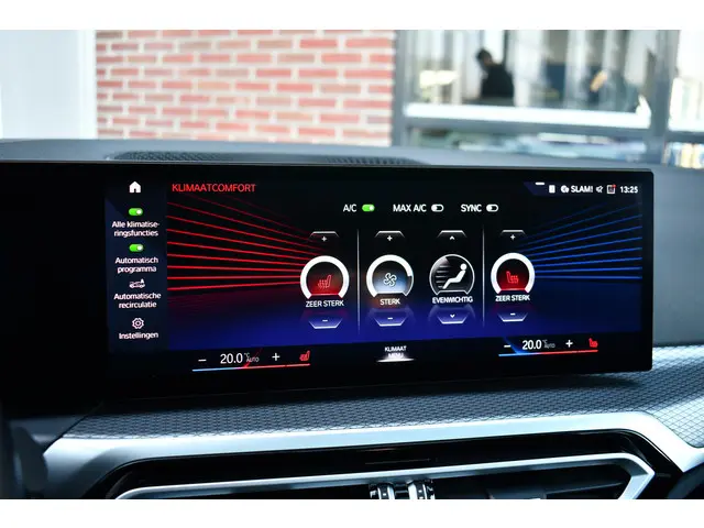 BMW 3 Serie Touring 330e M-Sport 2022 Hybride Benzine 42