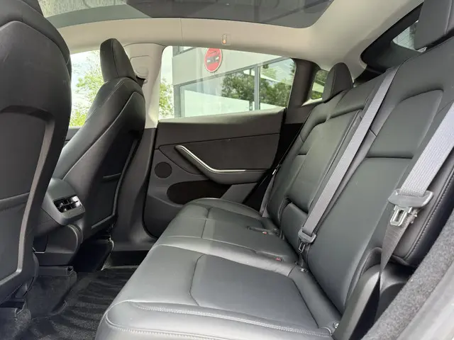 Tesla Model Y Long Range Dual AWD 2023 Elektrisch 16