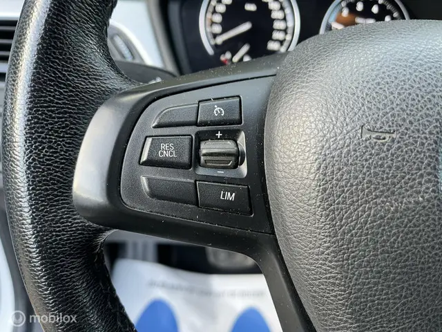 BMW X1 sDrive18i High Executive 2019 Benzine 29