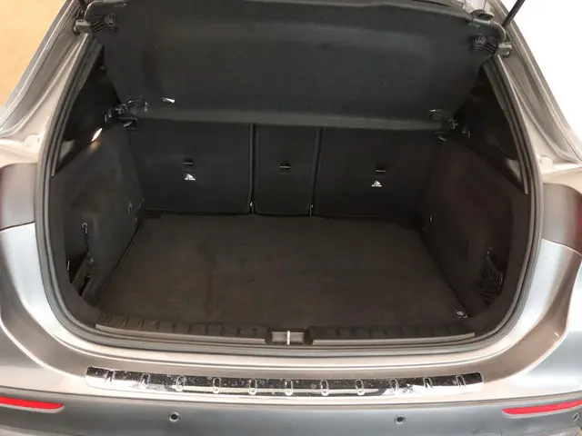 Mercedes-Benz GLA 250 e Style 2020 Hybride Benzine 16