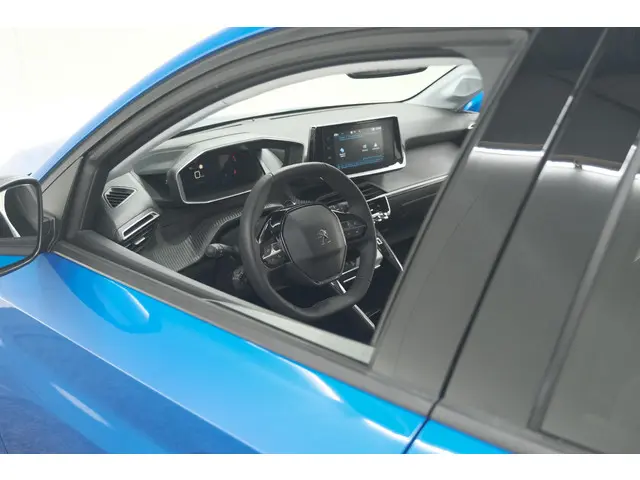 Peugeot 208 PureTech 100 Allure 2023 Benzine 2