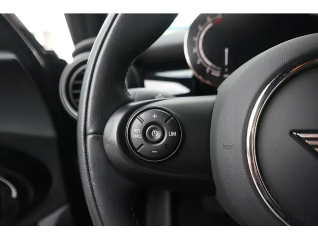 MINI 5-Deurs Cooper 2021 Benzine 12