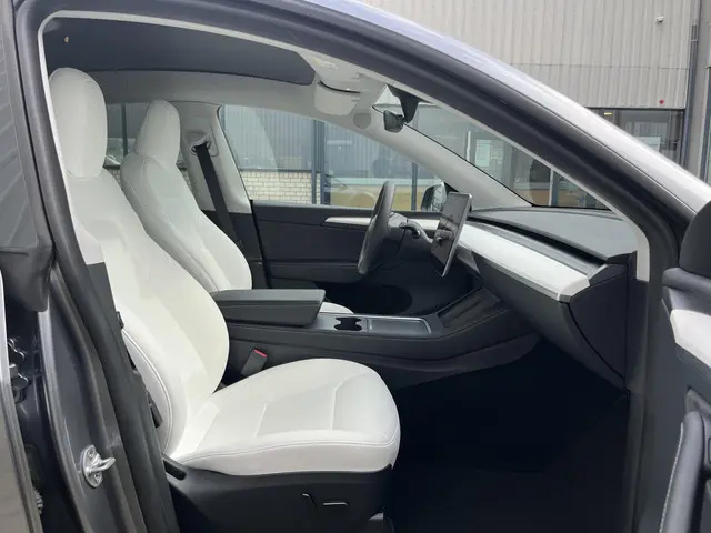 Tesla Model Y Long Range AWD 75 kWh 2023 Elektrisch 33