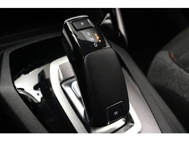 Peugeot 2008 1.2 PureTech Active 2020 Benzine 15