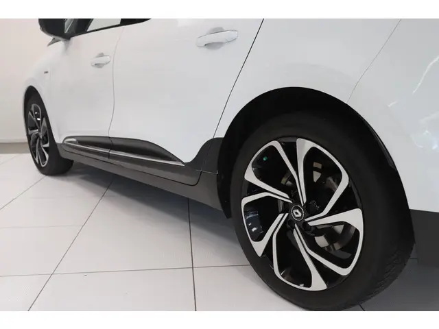 Renault Grand Scénic 1.3 TCe Bose 2019 Benzine 17