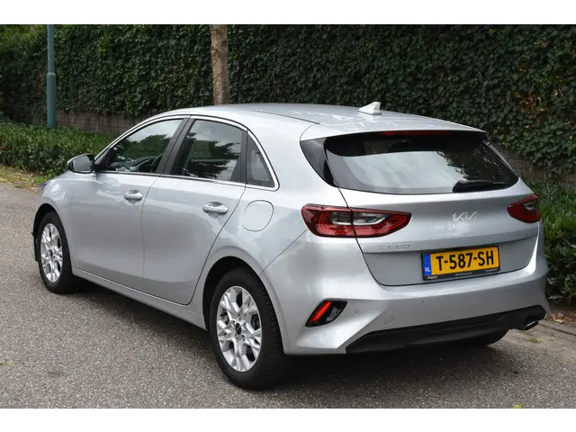 Kia Ceed 1.0 T-GDi DynamicLine 2023 Benzine 5