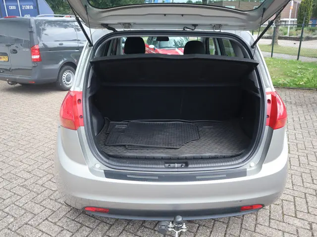Kia Venga 1.4 CVVT Plus Pack 2013 Benzine 18