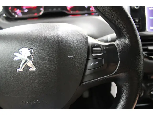 Peugeot 208 1.2 VTi Active 2013 Benzine 14