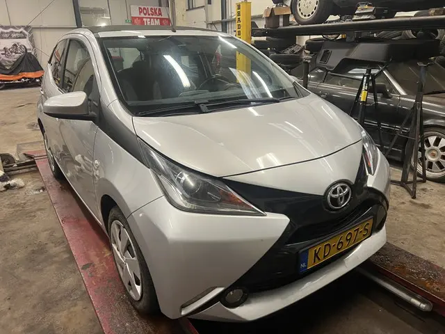 Toyota Aygo 1.0 VVT-i x-wave org.nederlander 2016 Benzine 2