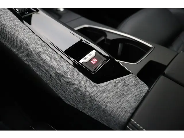 Peugeot e-3008 GT 73 kWh 2024 Elektrisch 21