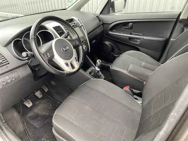 Kia Venga 1.4 CVVT ExecutiveLine 2014 Benzine 3