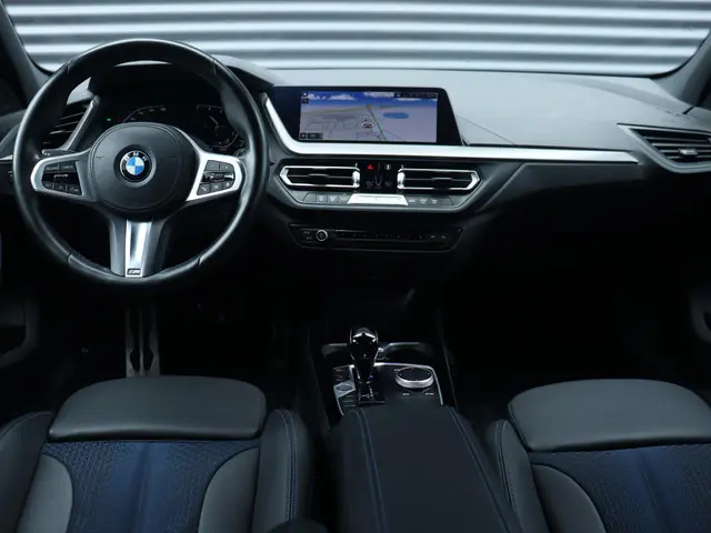 BMW 1 Serie 118i 2023 Benzine 11