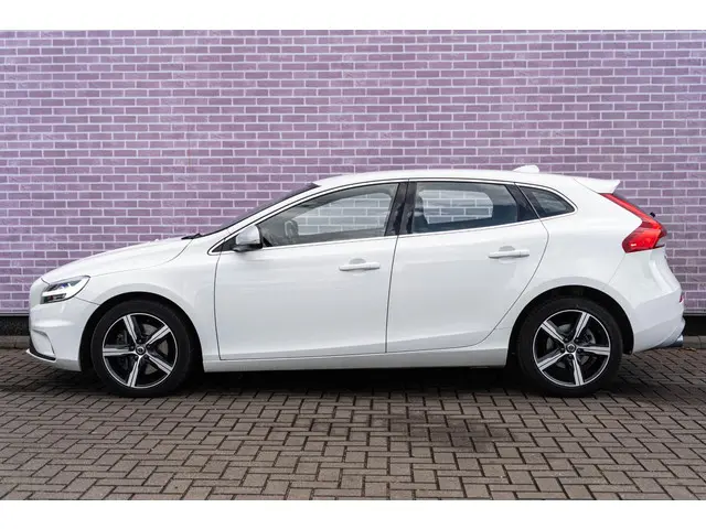 Volvo V40 1.5 T3 Polar+ Sport 2020 Benzine 9